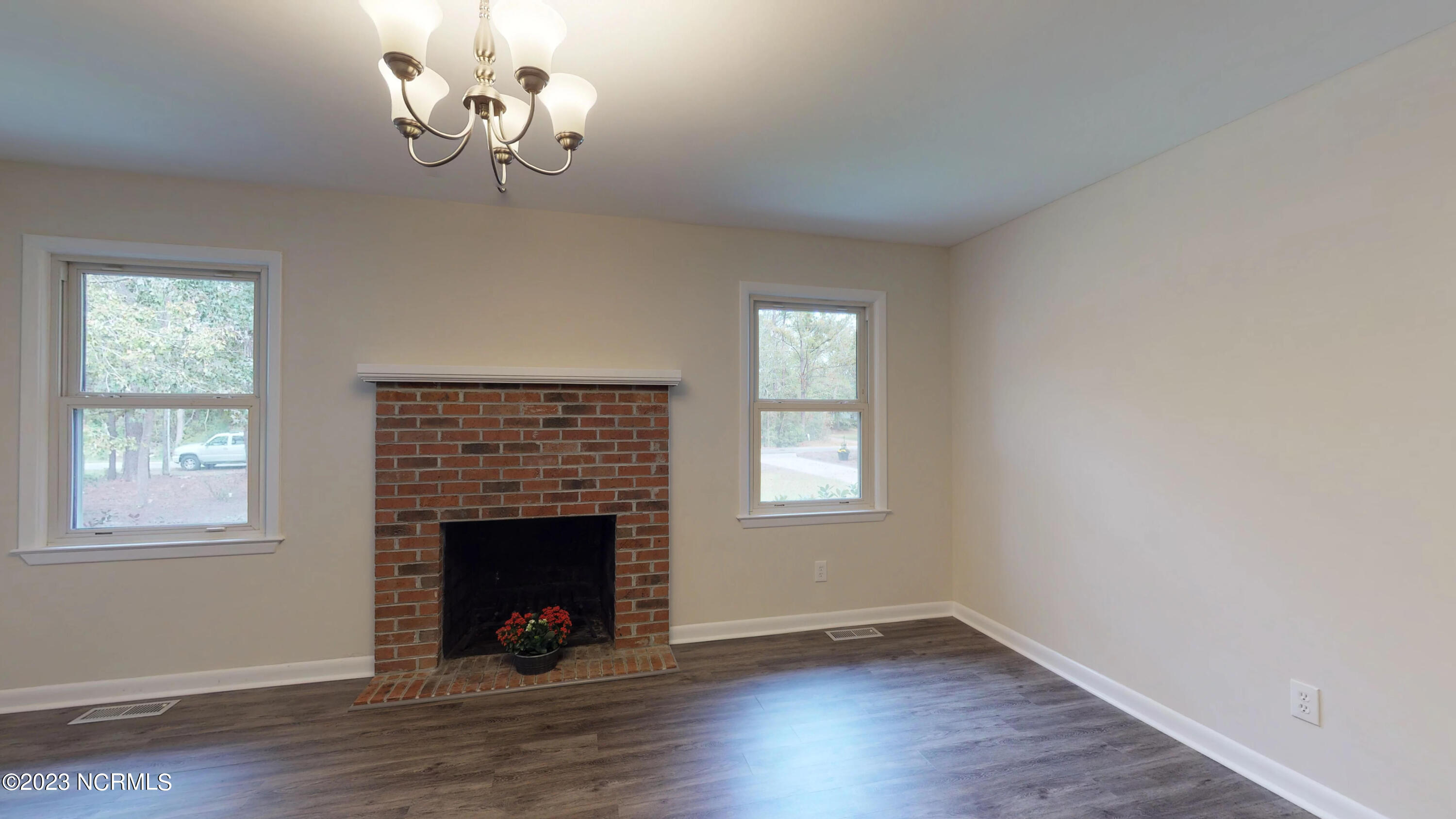 201 Country Place Road Wilmington, NC 28409 - Photo 21 of 29 201-Country-Place-Rd-Living-Room