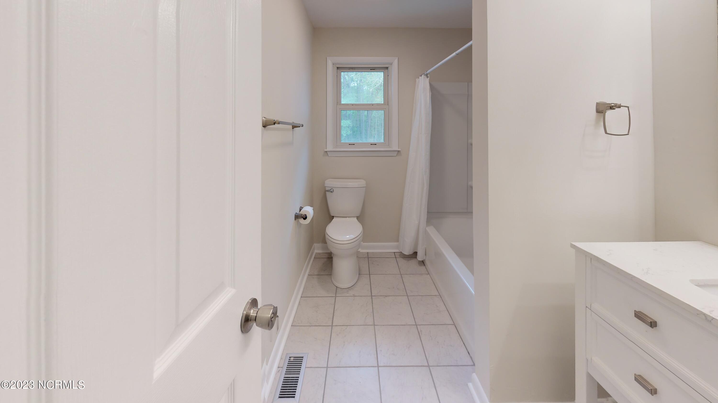 201 Country Place Road Wilmington, NC 28409 - Photo 3 of 29 201-Country-Place-Rd-Bathroom(3)