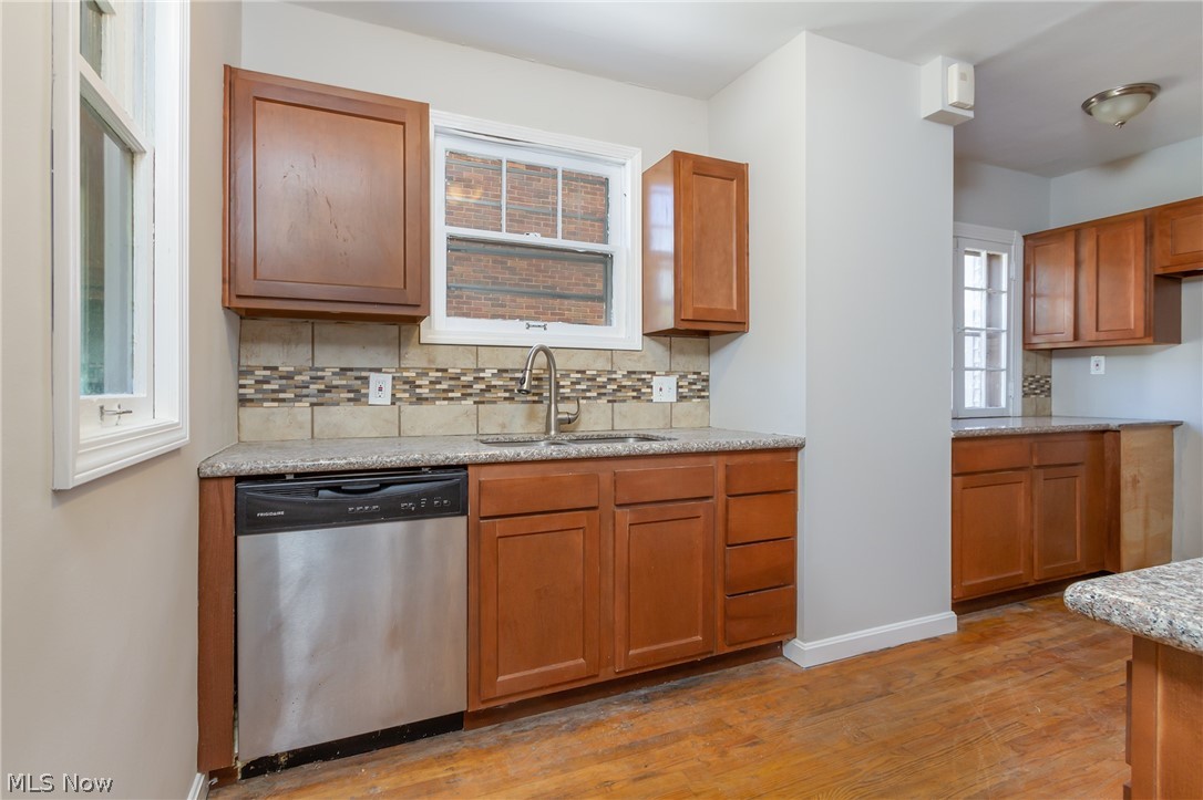 1020 Pennfield Road Cleveland, OH 44121 - Photo 6 of 35