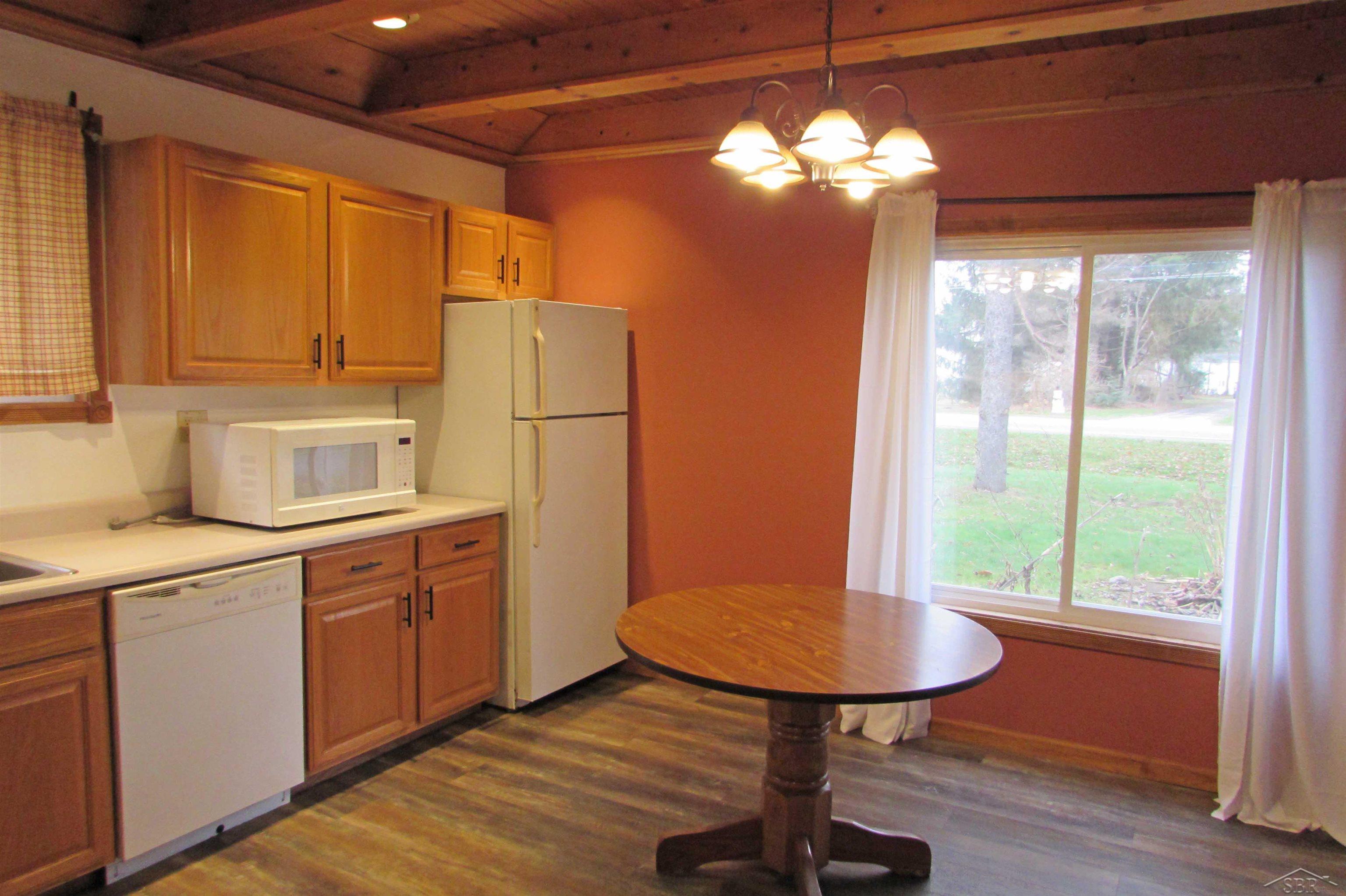6060 Sheridan Road Saginaw, MI 48601 - Photo 10 of 29 50162832-10170416-406f-473f-bde3-d03d8dd8807c.JPG