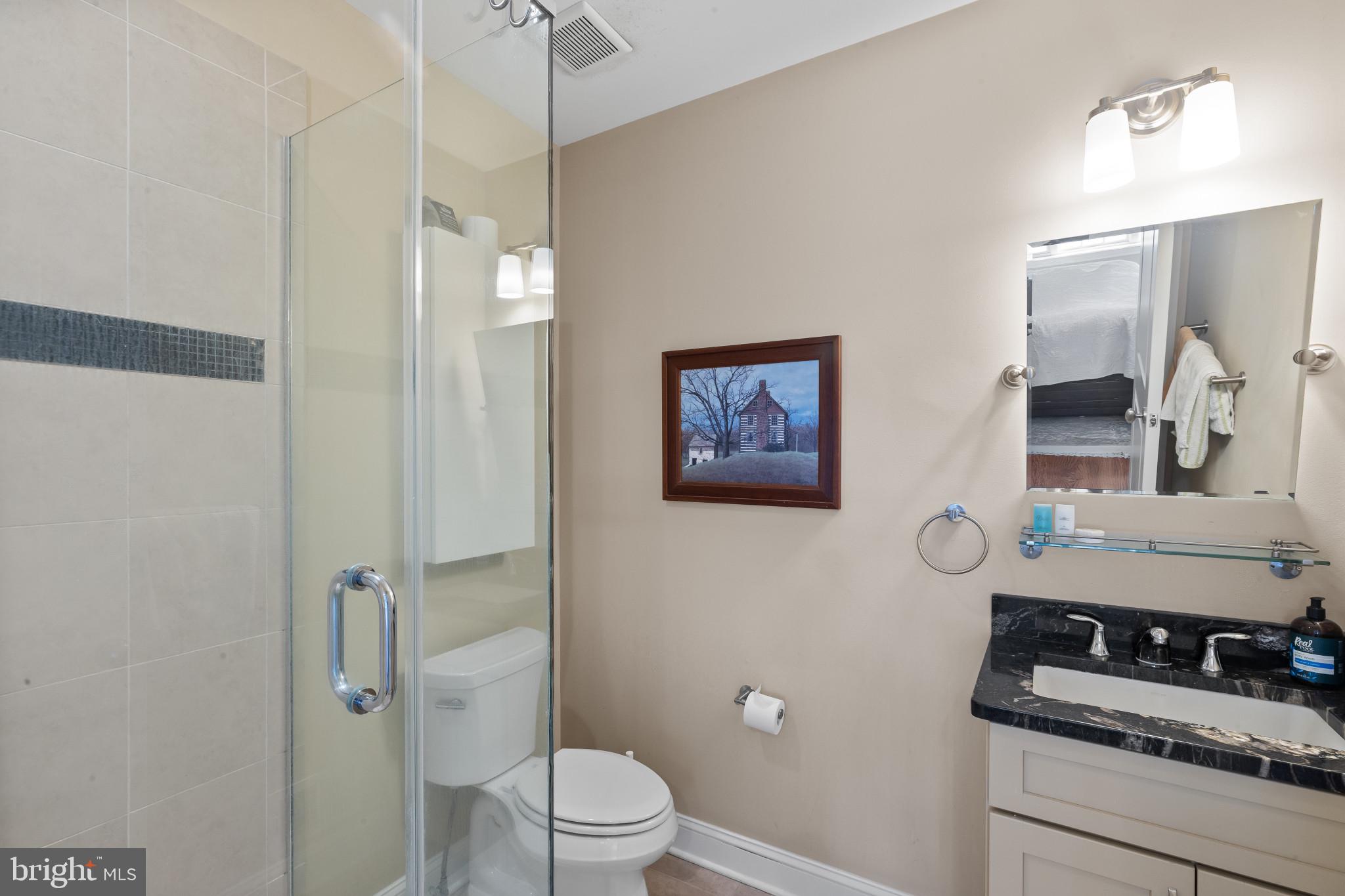 3800 Dillon Street Baltimore, MD 21224 - Photo 20 of 34 a bathroom with a toilet a sink and mirror