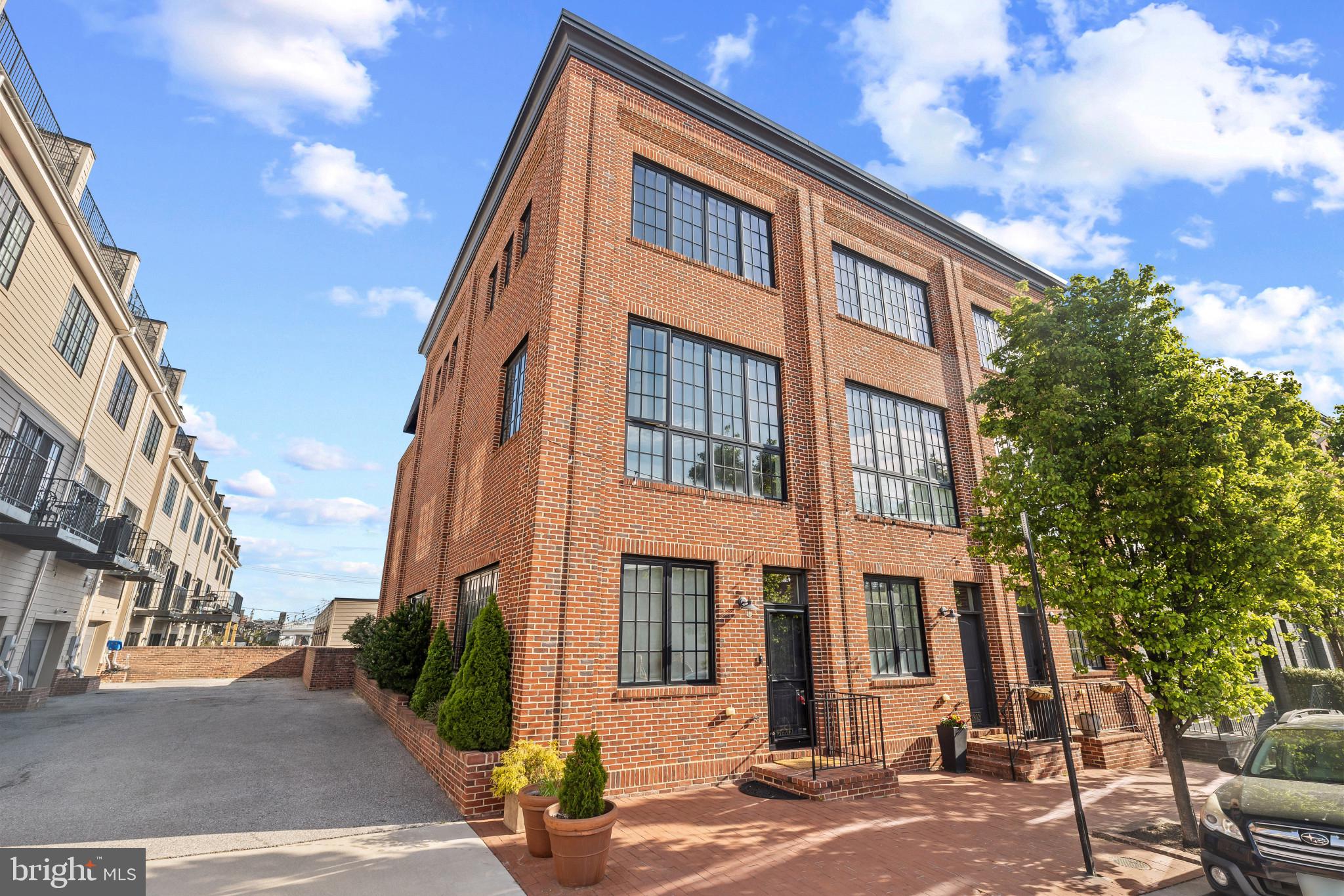 3800 Dillon Street Baltimore, MD 21224 - Photo 2 of 34 a front view of a building