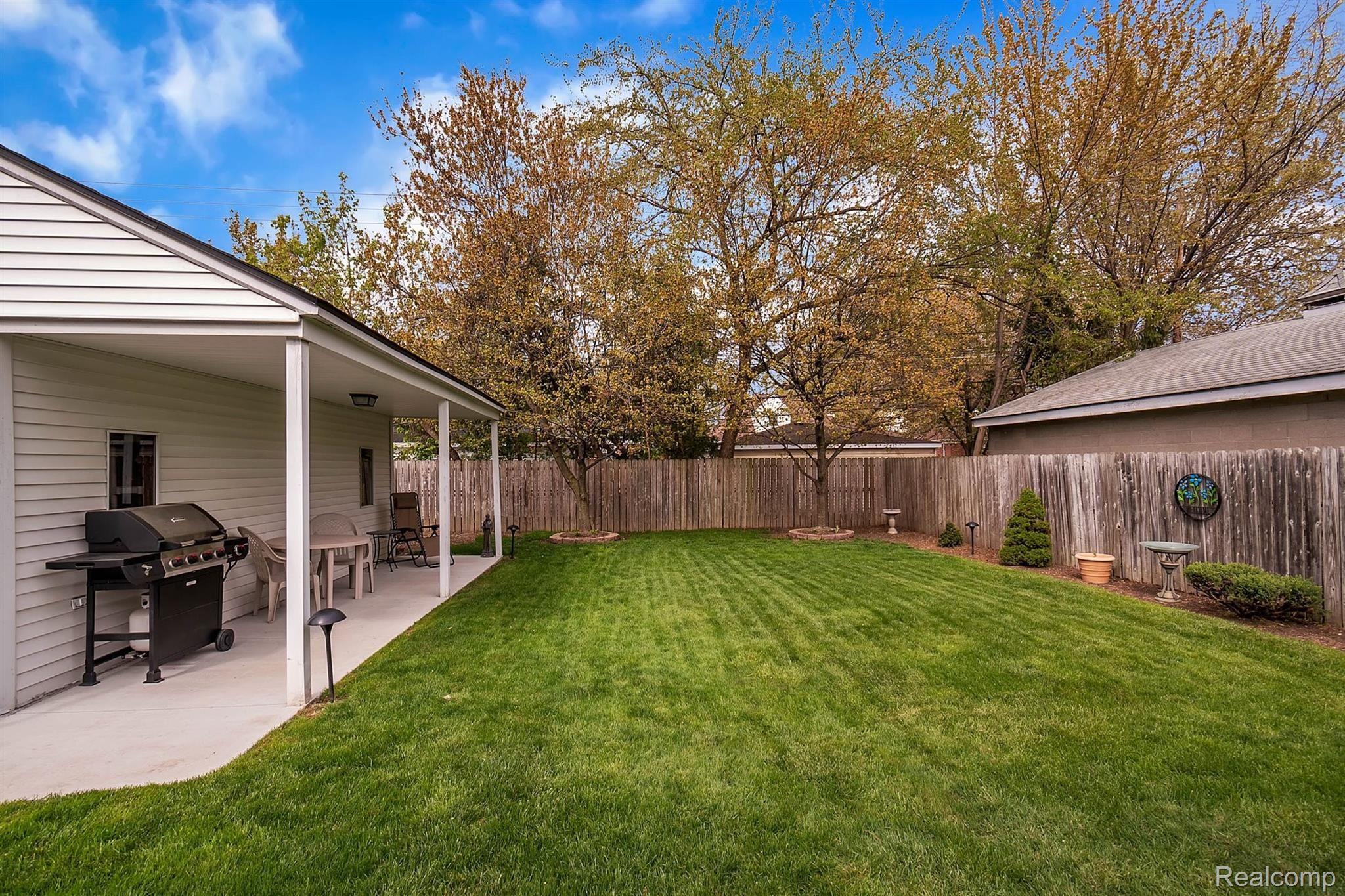 9925 Merriman Road Livonia, MI 48150 - Photo 31 of 36 38-9925 Merriman Rd-WindowStill-Real-Estate-Photography-38.jpg