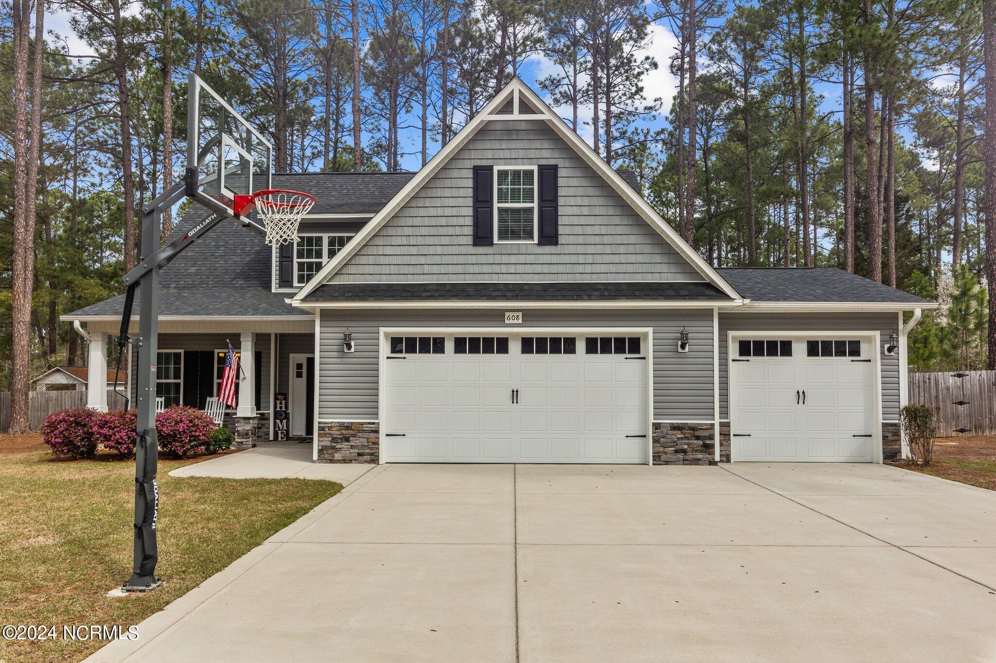 608 Sun Road Aberdeen, NC 28315 - Photo 2 of 27 3-web-or-mls-707A7326