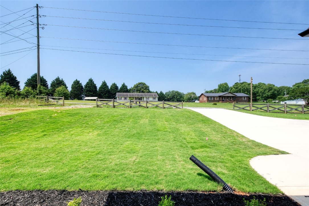 617 Spearman Road Pelzer, SC 29669 - Photo 6 of 38