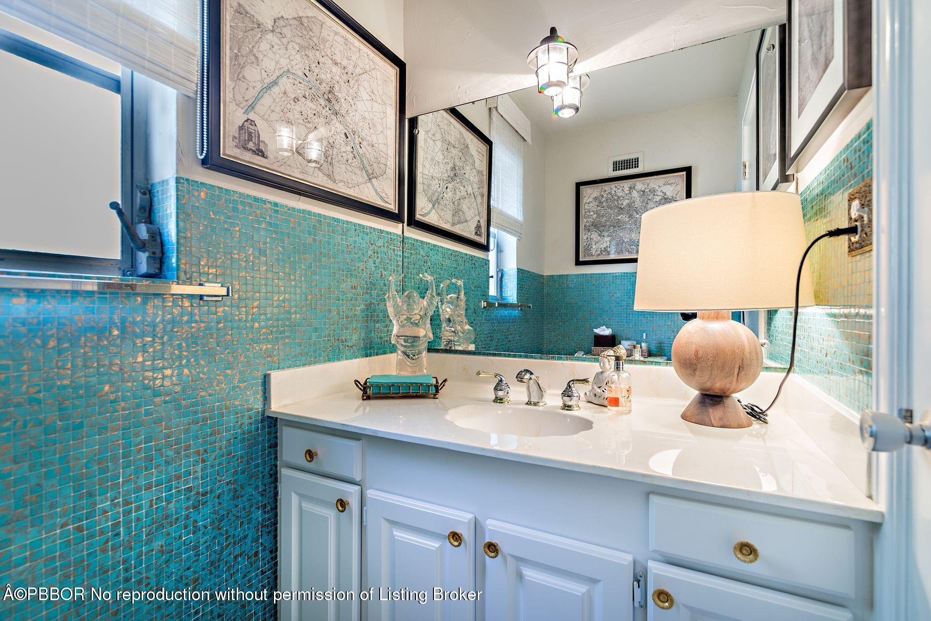 239 Sunset Road West Palm Beach, FL 33401 - Photo 12 of 28 Powder room