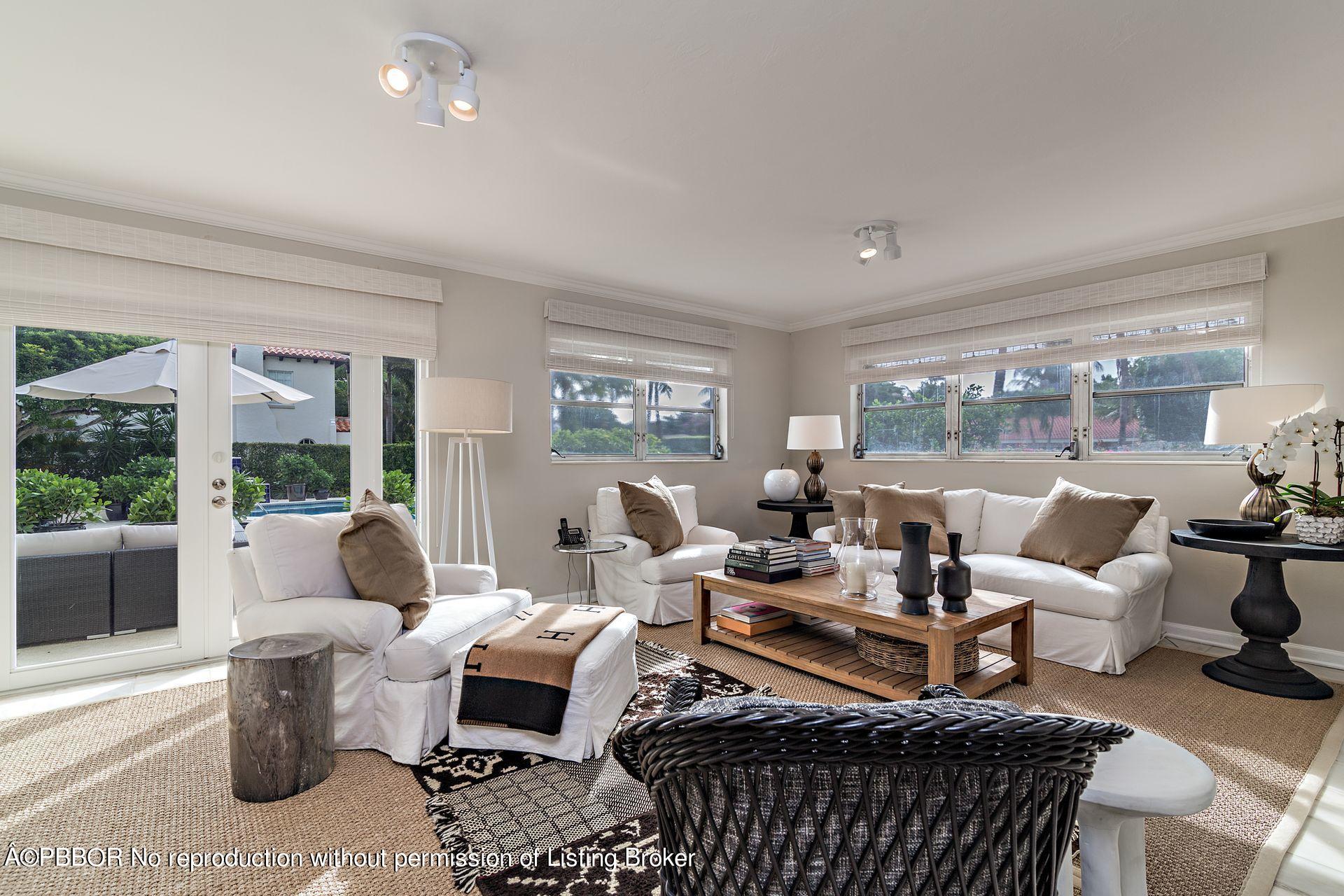 239 Sunset Road West Palm Beach, FL 33401 - Photo 5 of 28 Living Room