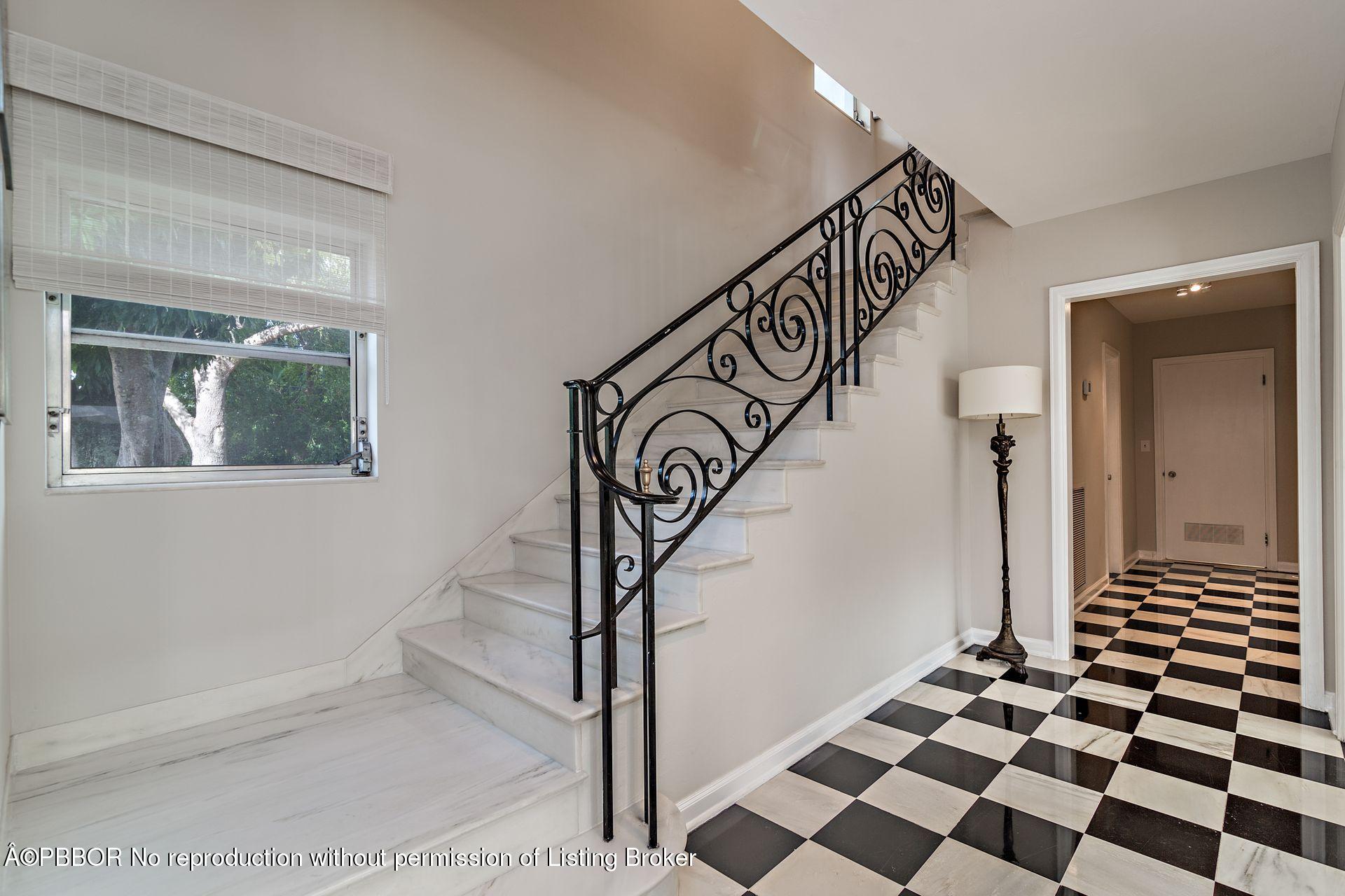 239 Sunset Road West Palm Beach, FL 33401 - Photo 7 of 28 Entry foyer