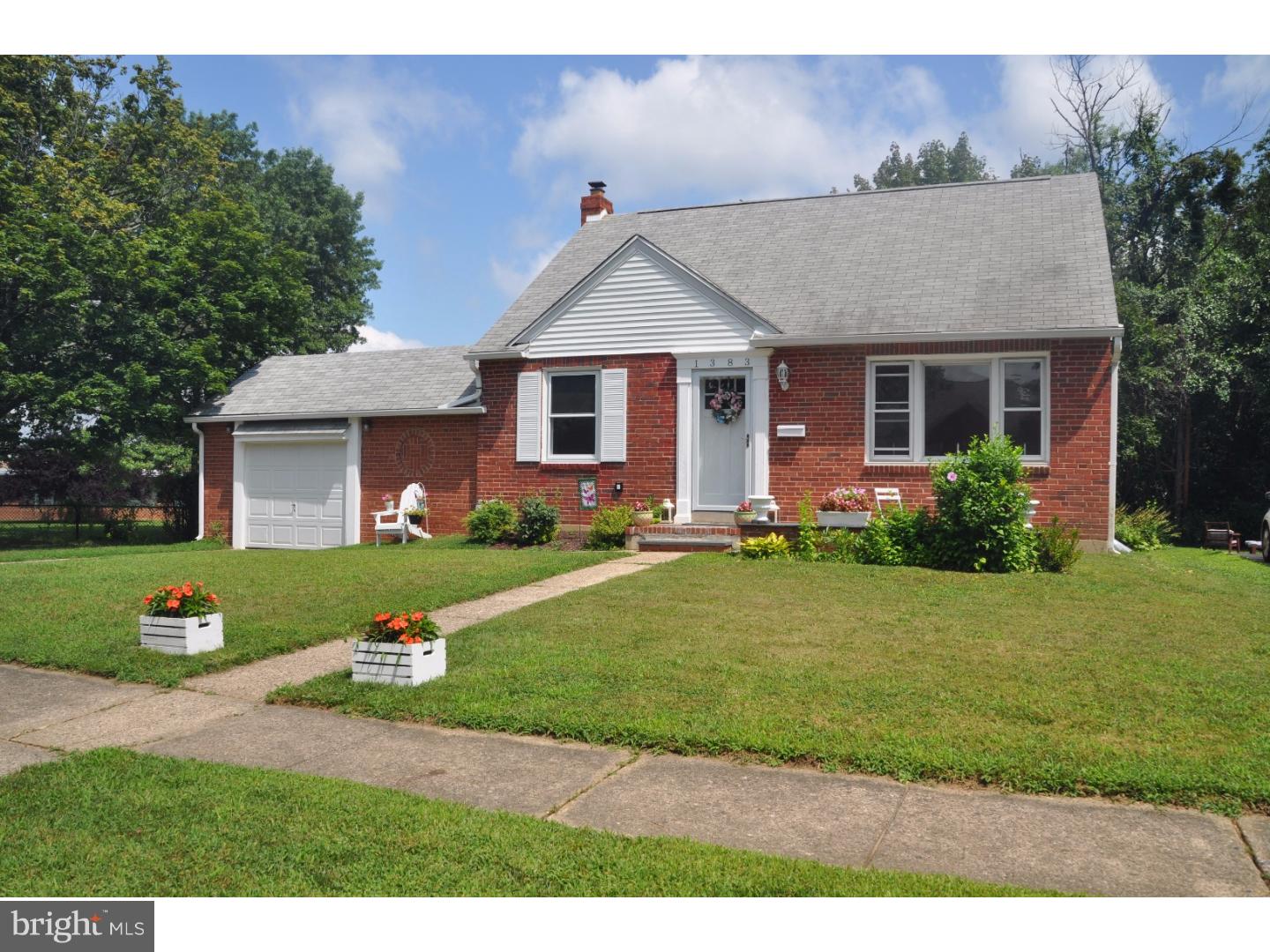 1383 Harrington Road Havertown, PA 19083 - Photo 3 of 20