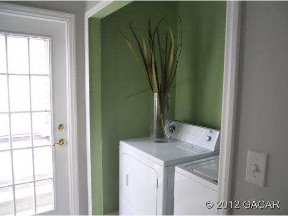 Washer & Dryer Included!