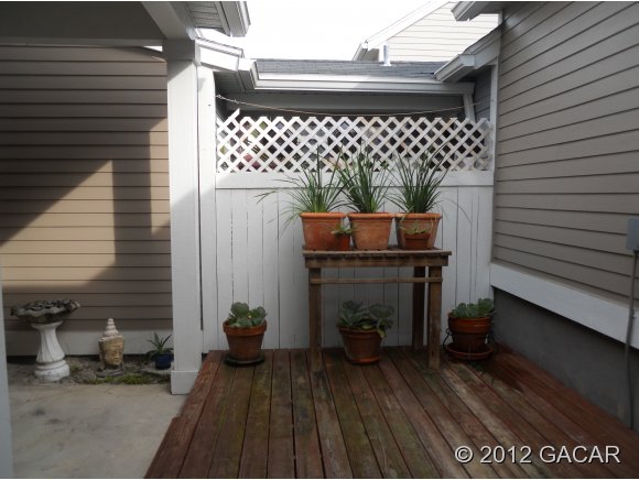 Private Courtyard!