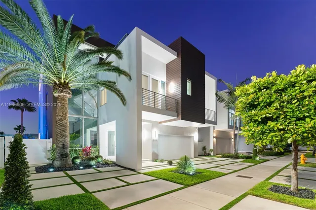 $3,465,000 | 10561 Northwest 67th Terrace, Doral, FL 33178