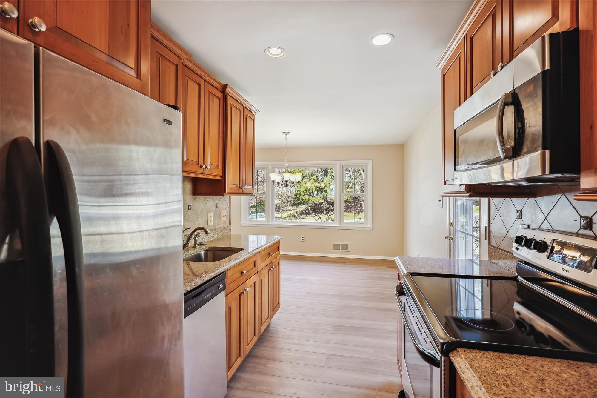 905 Leverton Road Rockville, MD 20852 - Photo 17 of 62 Recessed lighting