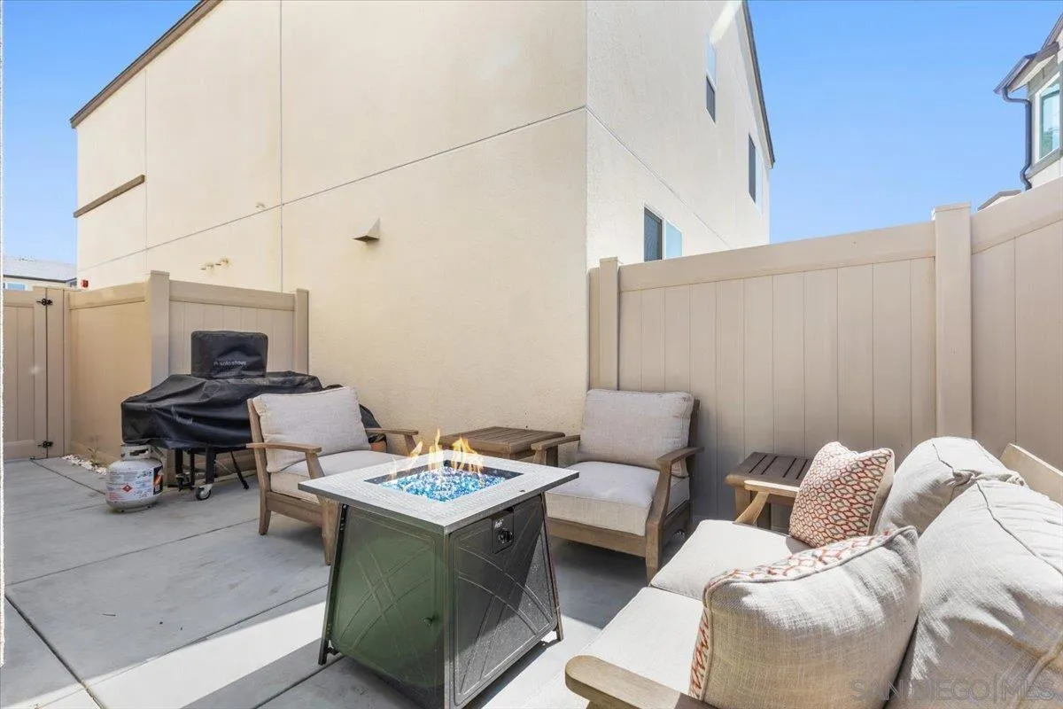 108 Lipizzan Lane Fallbrook, CA 92028 - Photo 25 of 37 a living room with furniture and a table