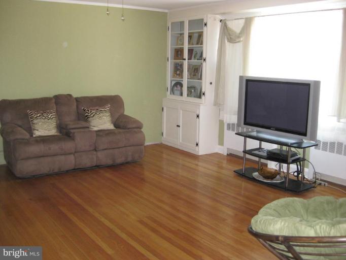 3501 Murkle Road Westminster, MD 21158 - Photo 9 of 30 Living Room