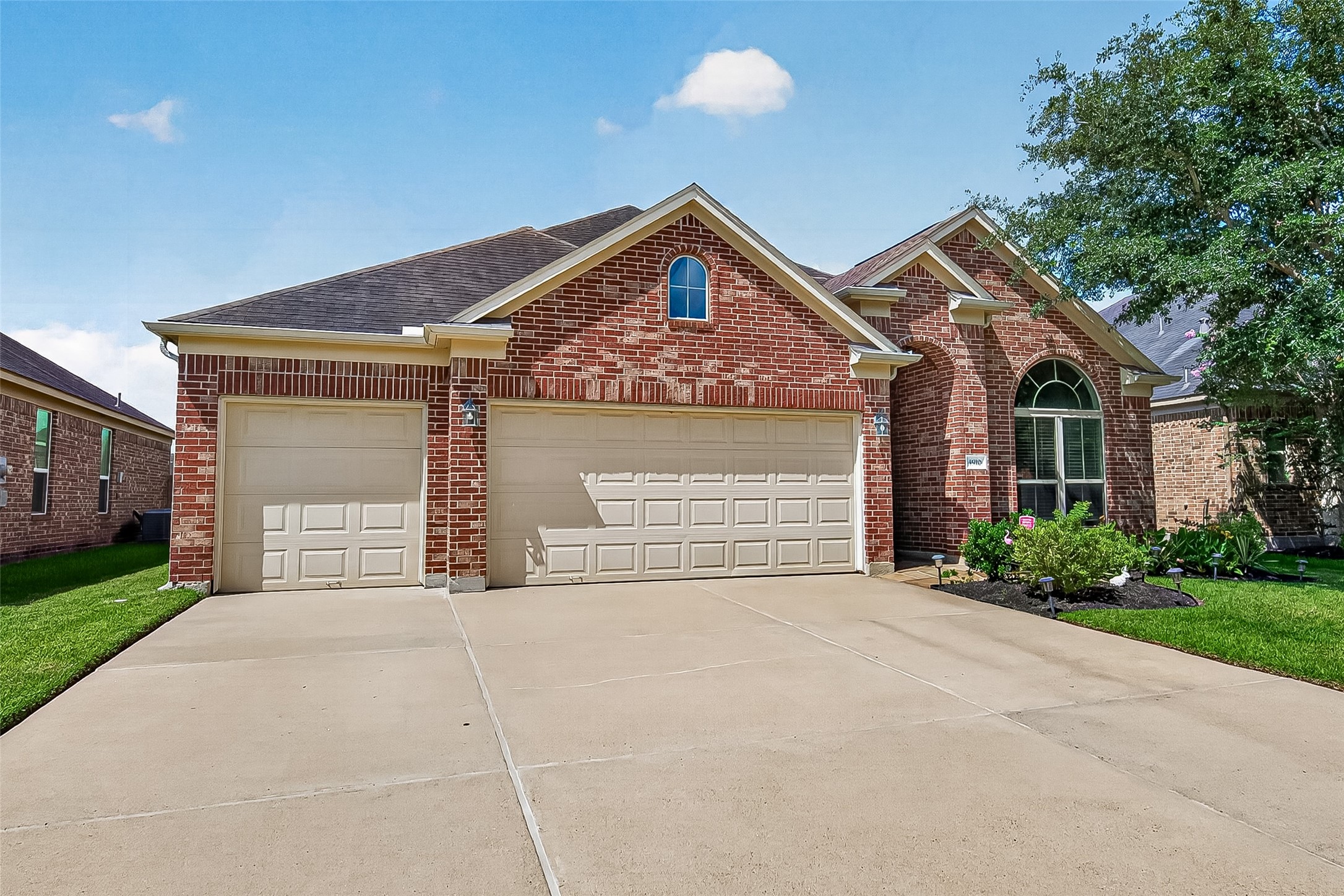 4910 Culver Lane Rosenberg, TX 77471 - Photo 32 of 50 Inviting curb appeal in a suburban setting.