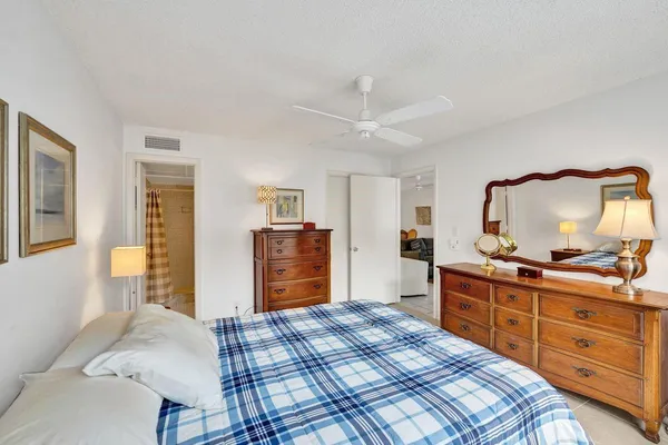$275,000 | 1501 South Ocean Boulevard, Unit 301, Lauderdale-by-the-Sea, FL 33062
