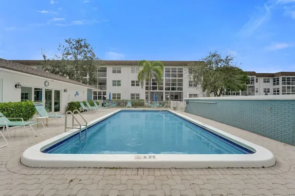 $275,000 | 1501 South Ocean Boulevard, Unit 301, Lauderdale-by-the-Sea, FL 33062
