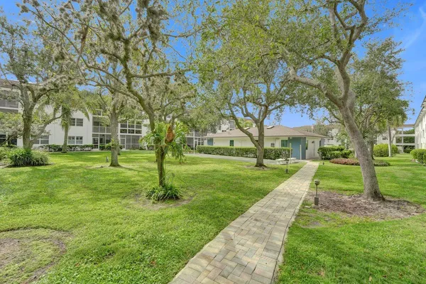 $275,000 | 1501 South Ocean Boulevard, Unit 301, Lauderdale-by-the-Sea, FL 33062
