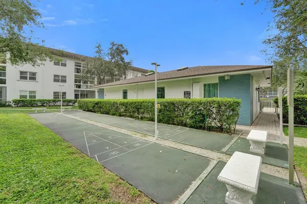$275,000 | 1501 South Ocean Boulevard, Unit 301, Lauderdale-by-the-Sea, FL 33062