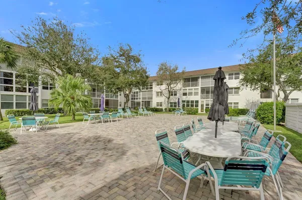 $275,000 | 1501 South Ocean Boulevard, Unit 301, Lauderdale-by-the-Sea, FL 33062
