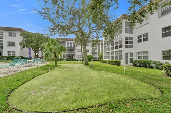 $275,000 | 1501 South Ocean Boulevard, Unit 301, Lauderdale-by-the-Sea, FL 33062