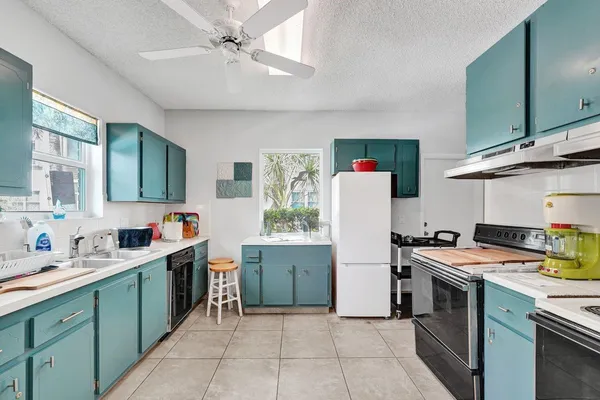 $275,000 | 1501 South Ocean Boulevard, Unit 301, Lauderdale-by-the-Sea, FL 33062