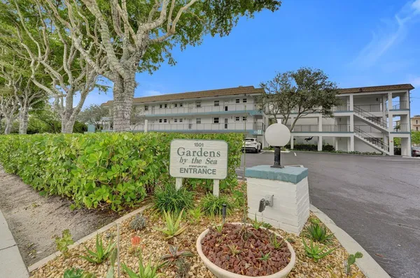 $275,000 | 1501 South Ocean Boulevard, Unit 301, Lauderdale-by-the-Sea, FL 33062