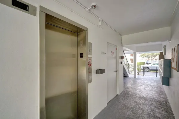 $275,000 | 1501 South Ocean Boulevard, Unit 301, Lauderdale-by-the-Sea, FL 33062