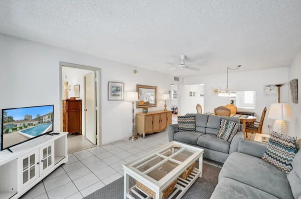 $275,000 | 1501 South Ocean Boulevard, Unit 301, Lauderdale-by-the-Sea, FL 33062