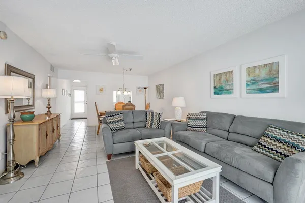 $275,000 | 1501 South Ocean Boulevard, Unit 301, Lauderdale-by-the-Sea, FL 33062