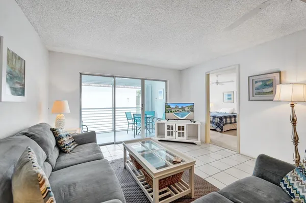 $275,000 | 1501 South Ocean Boulevard, Unit 301, Lauderdale-by-the-Sea, FL 33062