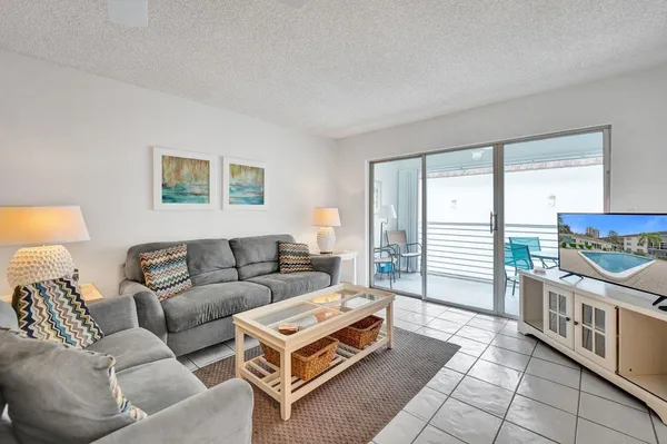 $275,000 | 1501 South Ocean Boulevard, Unit 301, Lauderdale-by-the-Sea, FL 33062