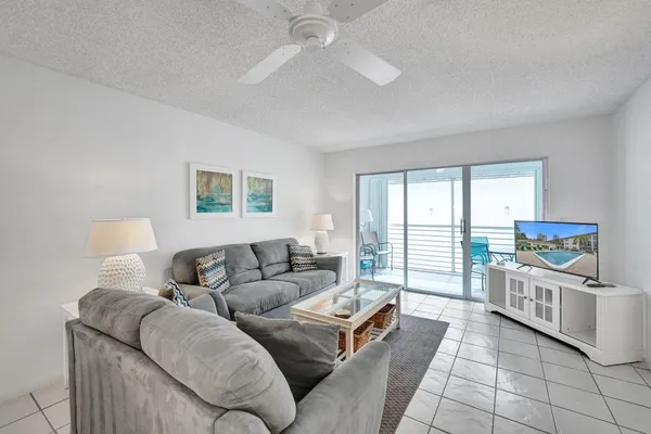 $275,000 | 1501 South Ocean Boulevard, Unit 301, Lauderdale-by-the-Sea, FL 33062
