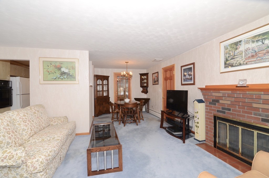 36 Sunflower Road Holbrook, MA 02343 - Photo 3 of 25 Gallery Image 3