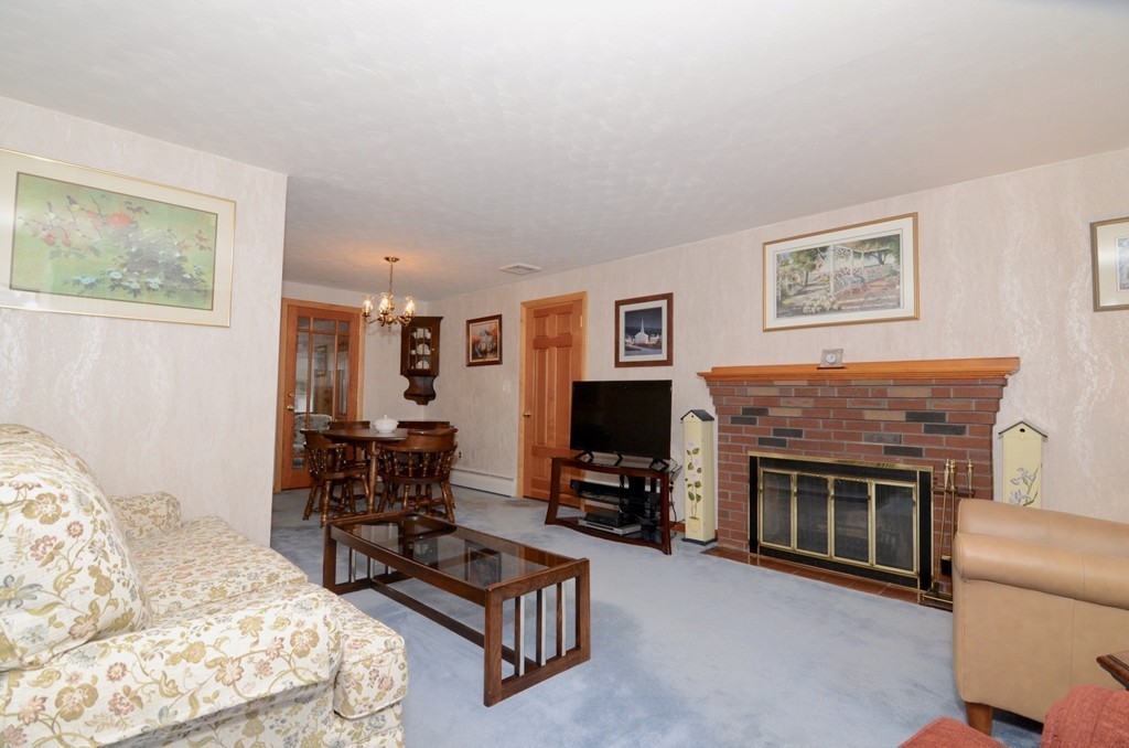36 Sunflower Road Holbrook, MA 02343 - Photo 4 of 25 Gallery Image 4