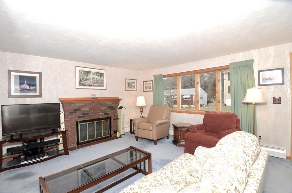 36 Sunflower Road Holbrook, MA 02343 - Photo 5 of 25 Gallery Image 5