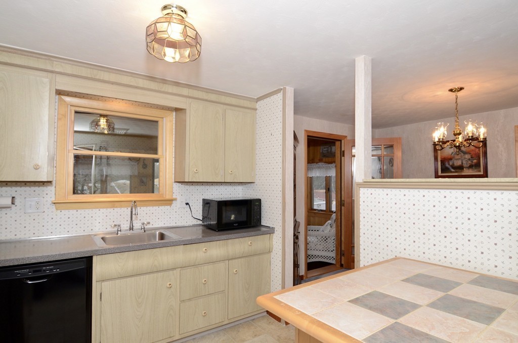 36 Sunflower Road Holbrook, MA 02343 - Photo 8 of 25 Gallery Image 8