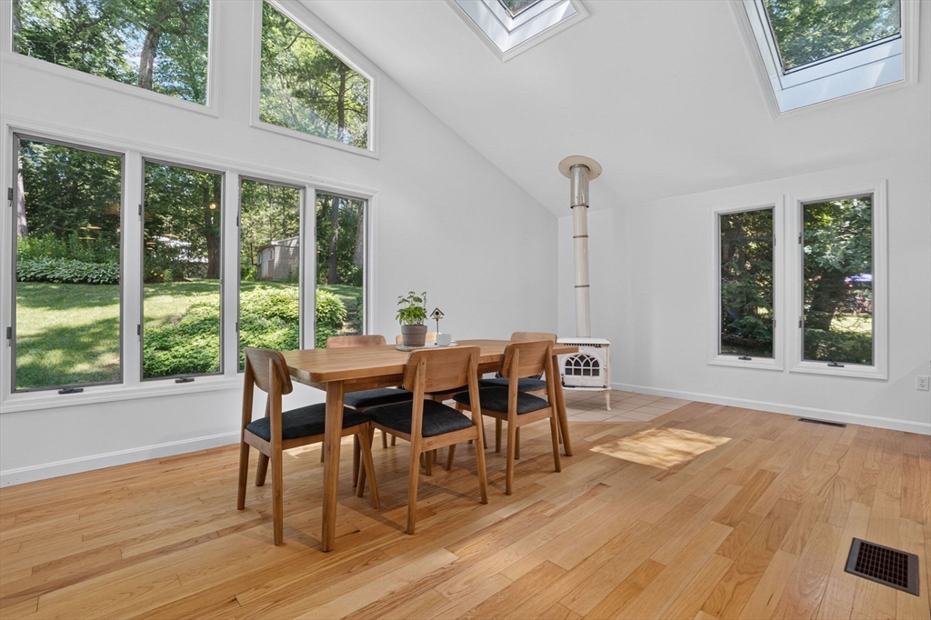 5 Holbrook Road Wayland, MA 01778 - Photo 3 of 24