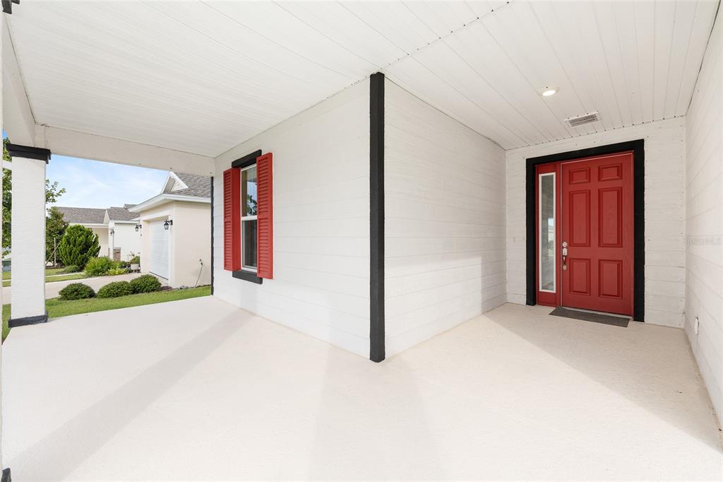 7635 Southwest 64th St Road Ocala, FL 34474 - Photo 10 of 86 an empty room with windows and closet