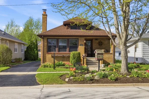 $569,000 | 628 Franklin Street, Downers Grove, IL 60515