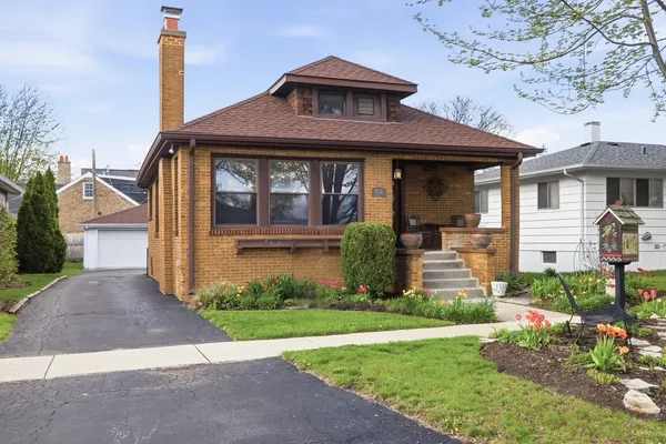 $569,000 | 628 Franklin Street, Downers Grove, IL 60515