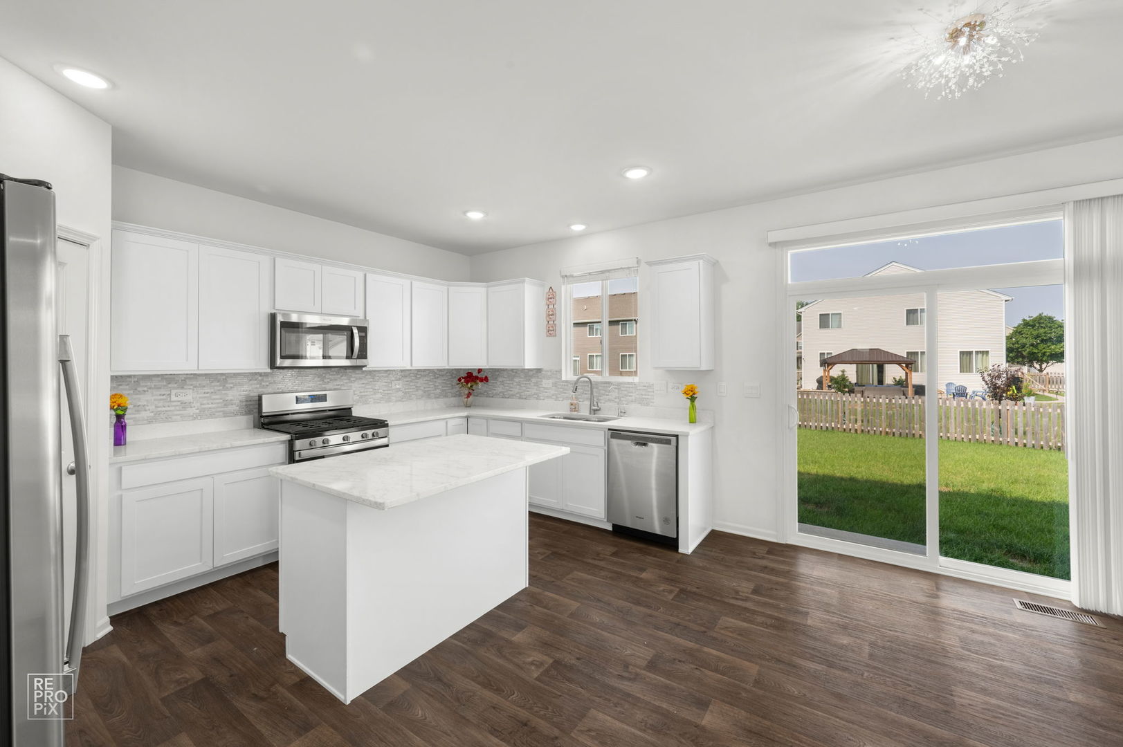 714 Juniper Street Oswego, IL 60543 - Photo 2 of 13