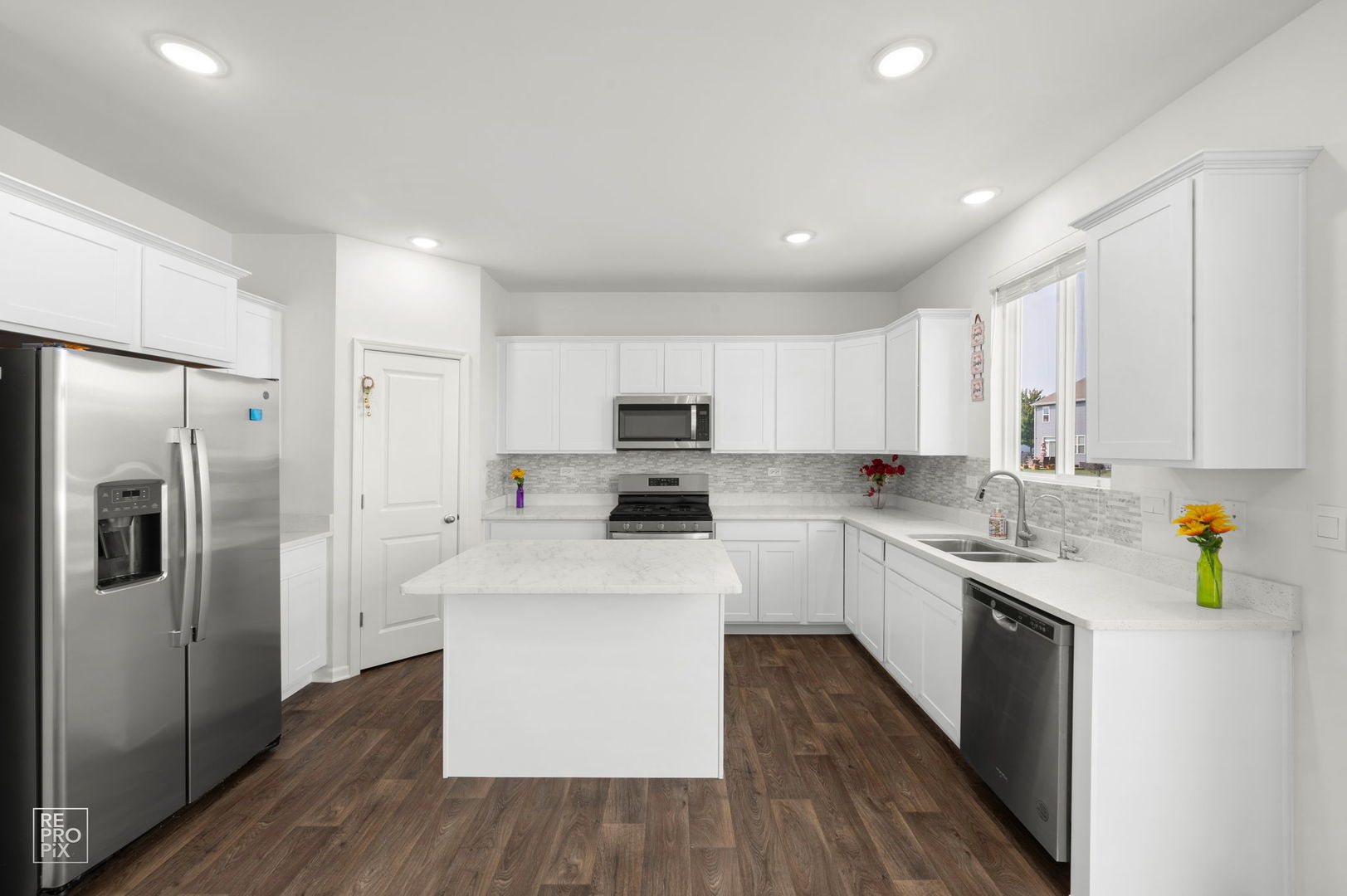 714 Juniper Street Oswego, IL 60543 - Photo 3 of 13