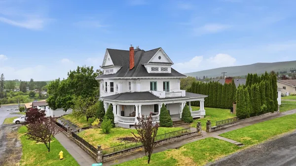 $399,000 | 141 S Howard Street, Tekoa, WA 99033