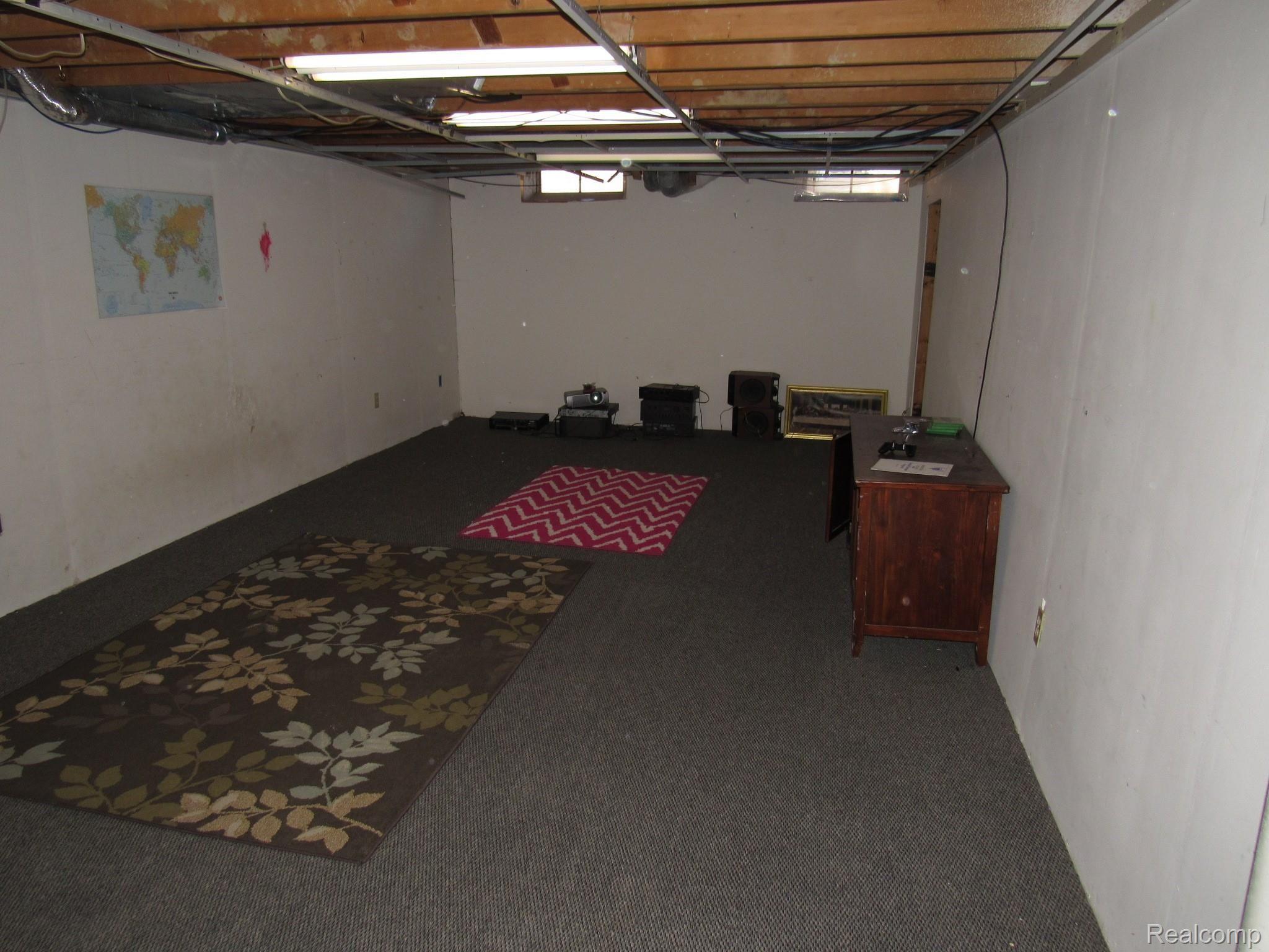 2136 Elkhorn Drive Rochester, MI 48307 - Photo 40 of 44 2136 ELKHORN LN ROCHESTER HILLS MI (229).JPG