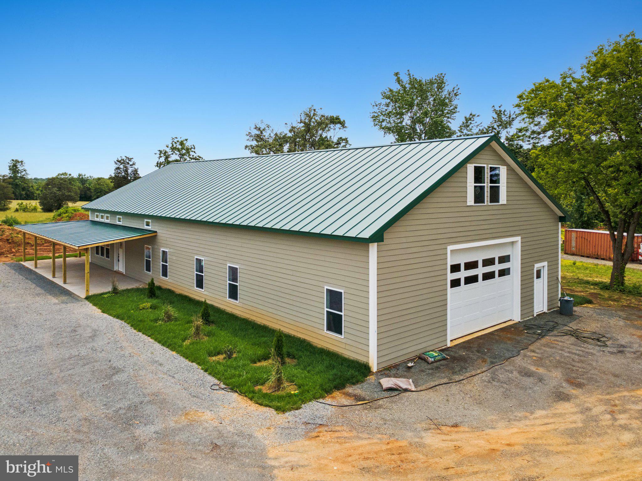 a view of a house with backyard