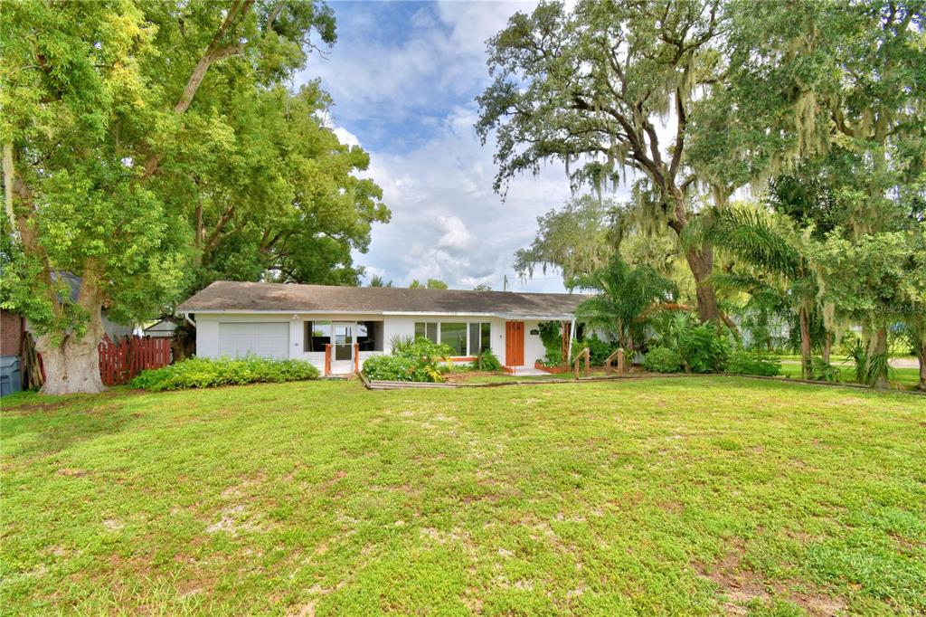 1380 Lucerne Loop Road Northeast Winter Haven, FL 33881 - Photo 4 of 68 Gallery Image 4