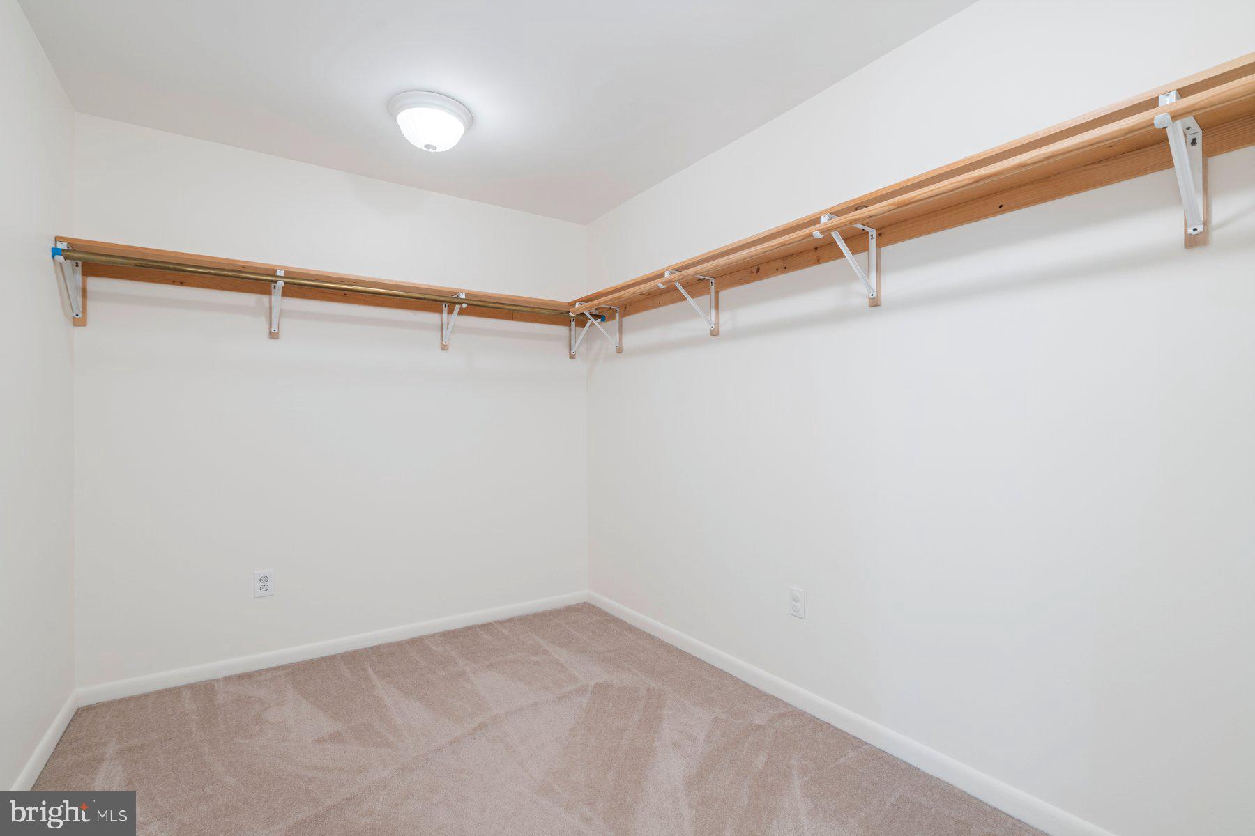 6150 Hunt Club Road Elkridge, MD 21075 - Photo 17 of 35 Walk in closet