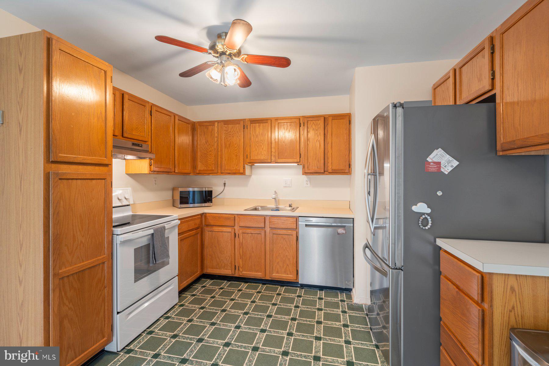 6150 Hunt Club Road Elkridge, MD 21075 - Photo 4 of 35 Eat in Kitchen